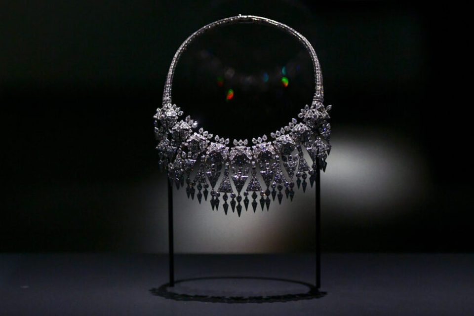 “Cartier, Islamic Inspiration and Modern Design” exhibit – Louvre Abu Dhabi